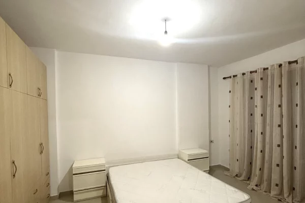 Shtepi me qera Apartament ne Tirane, 1+1, Mobilimi E mobiluar, Pagesa 40,000  Leke.