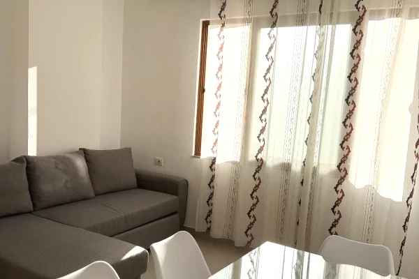 Shtepi me qera Apartament ne Tirane, 1+1, Mobilimi E mobiluar, Pagesa 40,000  Leke.