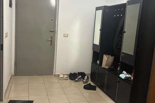 Shtepi me qera Apartament ne Tirane, 2+1, Mobilimi E mobiluar, Pagesa 40,000  Leke.