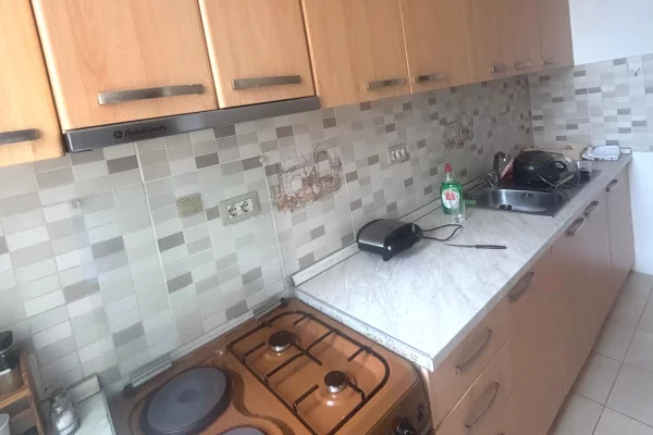 Shtepi me qera Apartament ne Tirane, 2+1, Mobilimi E mobiluar, Pagesa 40,000  Leke.