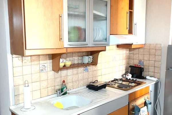 Shtepi me qera Apartament ne Tirane, 1+1, Mobilimi E mobiluar, Pagesa 650  Euro.