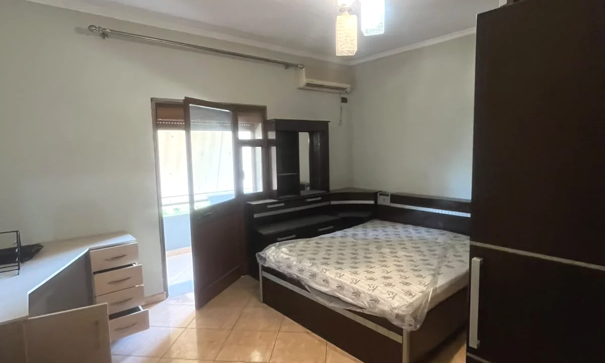 Shtepi ne shitje Shtepi Private ne Tirane, 3+1, Mobilimi E mobiluar, Pagesa 365,000  Euro.
