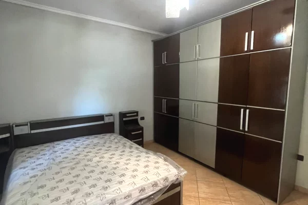 Shtepi ne shitje Shtepi Private ne Tirane, 3+1, Mobilimi E mobiluar, Pagesa 365,000  Euro.