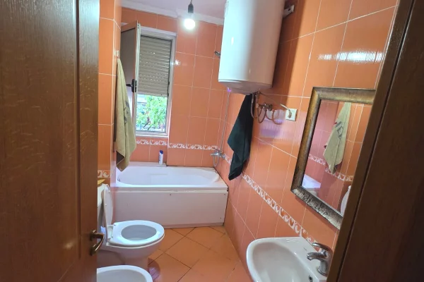 Shtepi me qera Apartament ne Tirane, 2+1, Mobilimi E mobiluar, Pagesa 47,000  Leke.