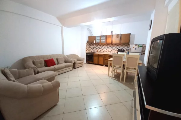 Shtepi me qera 1+1 ne Tirane - 40,000 Leke