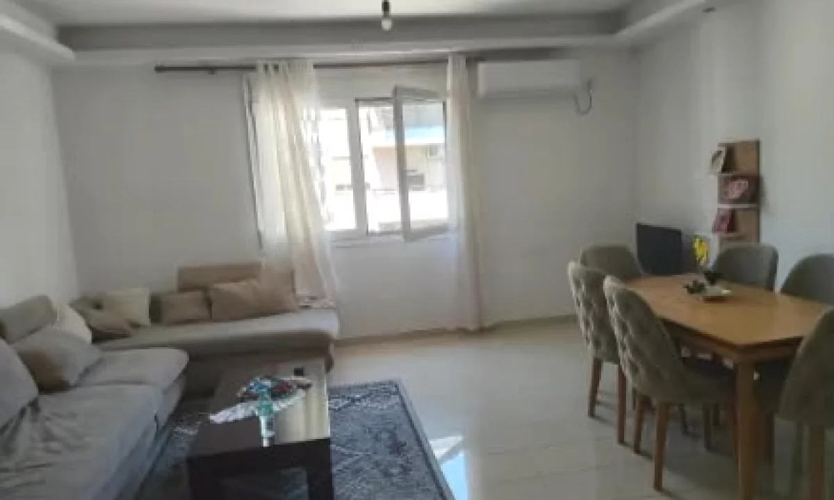 Shtepi ne shitje Apartament ne Tirane, 2+1, Mobilimi E mobiluar, Pagesa 173,000  Euro.