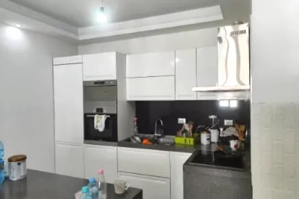 Shtepi ne shitje Apartament ne Tirane, 2+1, Mobilimi E mobiluar, Pagesa 173,000  Euro.
