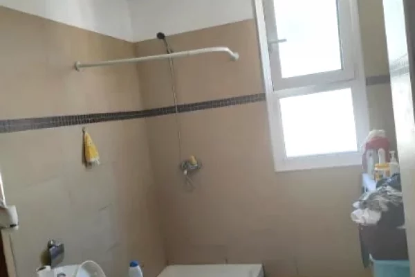 Shtepi ne shitje Apartament ne Tirane, 2+1, Mobilimi E mobiluar, Pagesa 173,000  Euro.