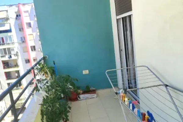 Shtepi ne shitje Apartament ne Tirane, 2+1, Mobilimi E mobiluar, Pagesa 173,000  Euro.