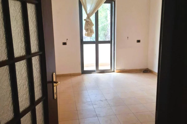 Shtepi ne shitje Apartament ne Tirane, 4+1, Mobilimi Bosh, pa mobiluar, Pagesa 245,000  Euro.