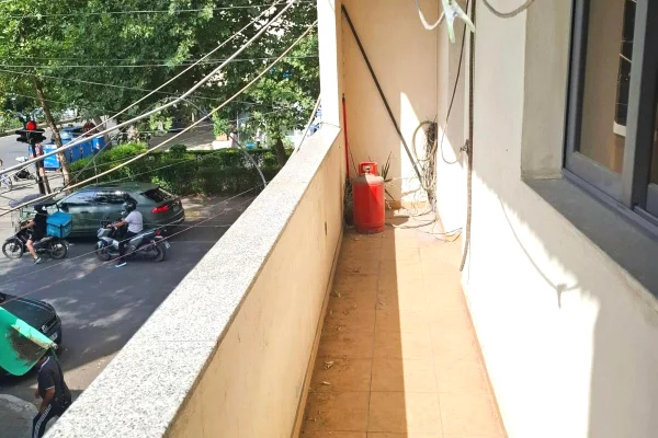 Shtepi ne shitje Apartament ne Tirane, 4+1, Mobilimi Bosh, pa mobiluar, Pagesa 245,000  Euro.