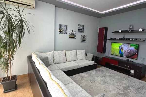 Shtepi me qera Apartament ne Tirane, 2+1, Mobilimi E mobiluar, Pagesa 58,000  Leke.