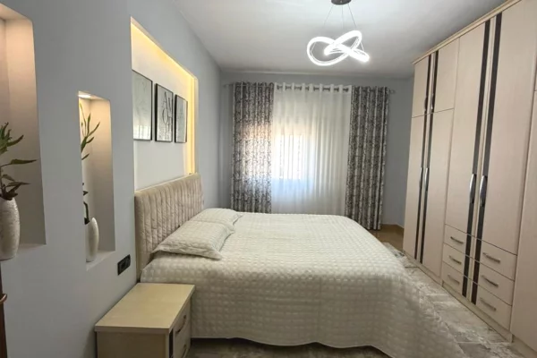 Shtepi me qera Apartament ne Tirane, 2+1, Mobilimi E mobiluar, Pagesa 58,000  Leke.