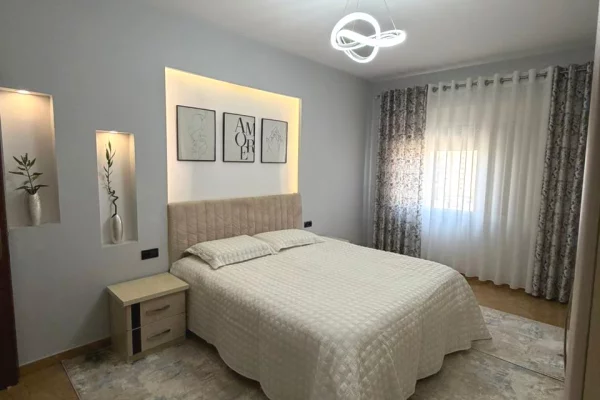 Shtepi me qera Apartament ne Tirane, 2+1, Mobilimi E mobiluar, Pagesa 58,000  Leke.
