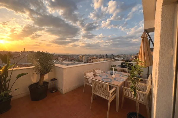 Shtepi me qera Apartament ne Tirane, 2+1, Mobilimi E mobiluar, Pagesa 120,000  Leke.