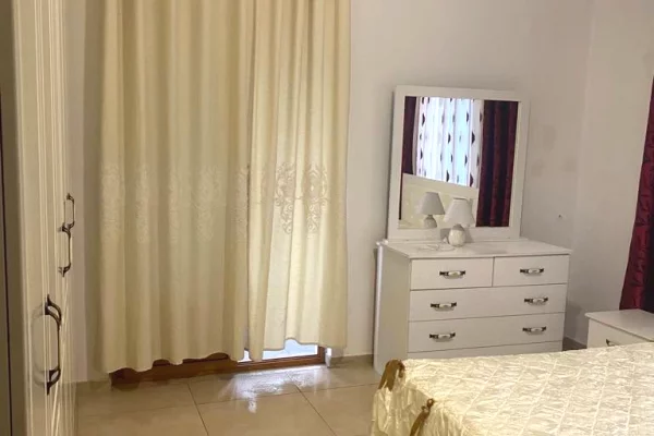 Shtepi me qera Shtepi Private ne Tirane, 3+1, Mobilimi E mobiluar, Pagesa 50,000  Leke.