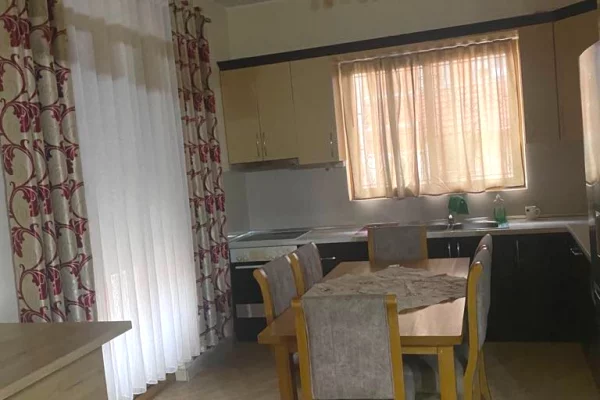 Shtepi Private 3+1 me qera ne Tirane zona Astiri/Unaza e re/Teodor Keko