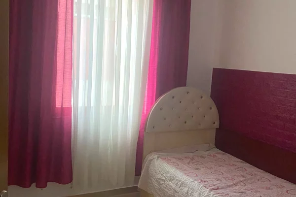 Shtepi me qera Shtepi Private ne Tirane, 3+1, Mobilimi E mobiluar, Pagesa 50,000  Leke.
