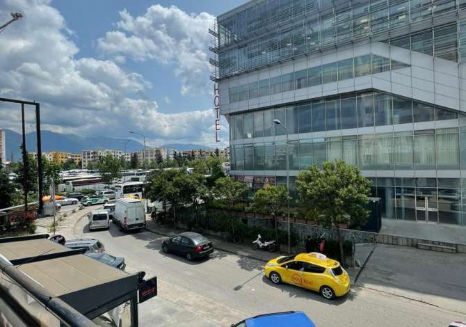 Ambient biznesi me qera 3+1 ne Tirane - 1,000 Euro