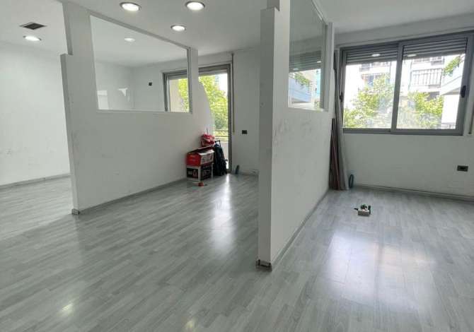 Ambient biznesi me qera 3+1 ne Tirane - 1,000 Euro