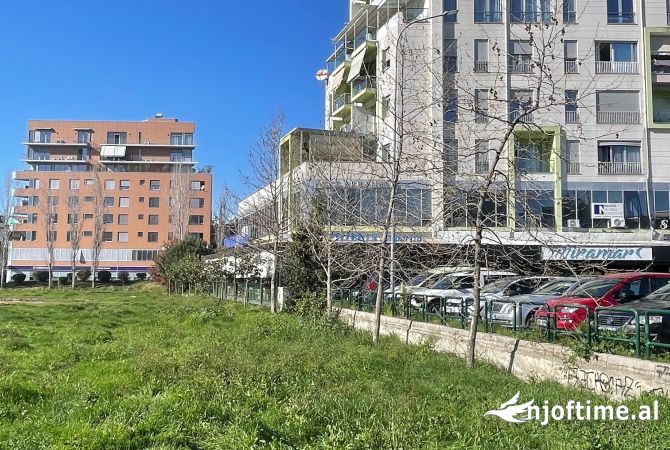 Ambiente Commerciale in Affitto 1+1 a Tirana - 2,200 Euro