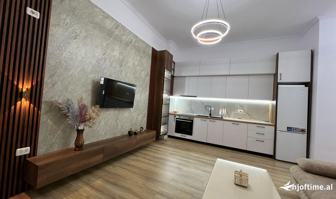 Shtepi ne shitje Apartament ne Tirane, 2+1, Mobilimi E mobiluar, Pagesa 145,000  Euro.