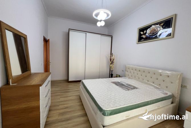 Shtepi ne shitje Apartament ne Tirane, 2+1, Mobilimi E mobiluar, Pagesa 145,000  Euro.