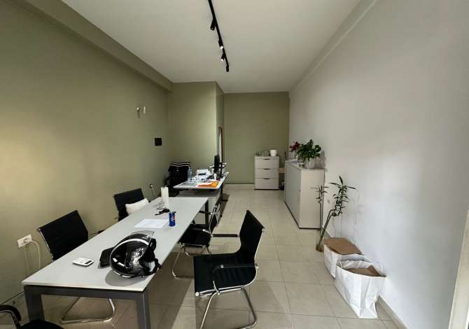 Ambiente Commerciale in Vendita 1+1 a Tirana - 95,000 Euro