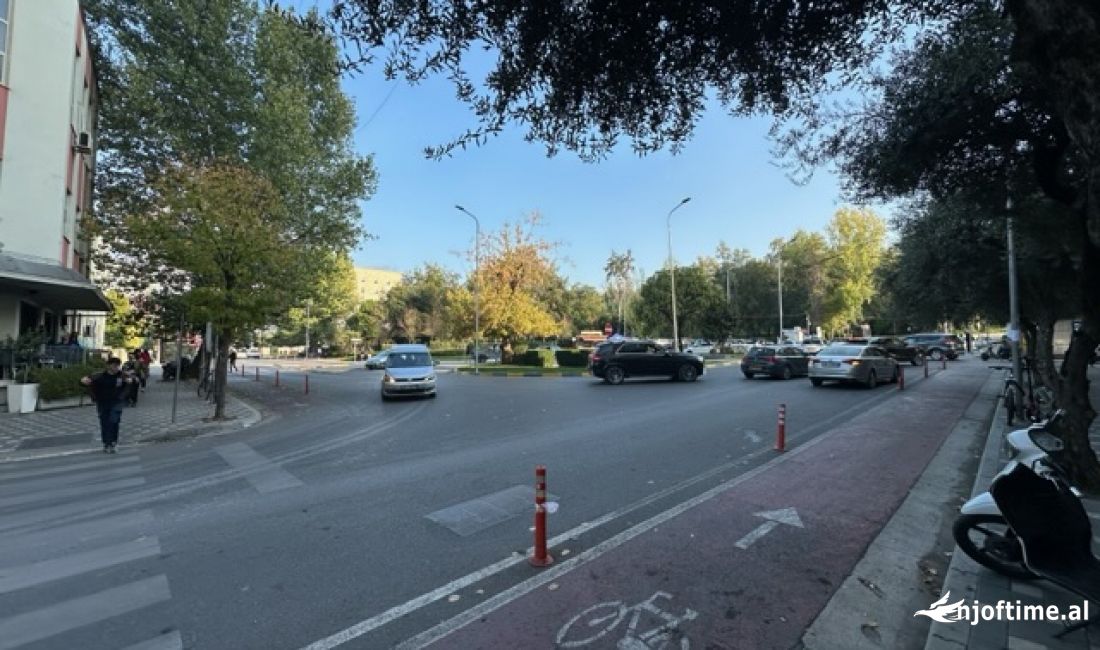 Shitet dyqan tek Garda 