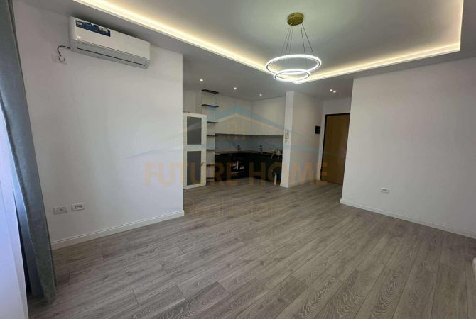Shtepi ne shitje Apartament ne Tirane, 2+1, Mobilimi Bosh, pa mobiluar, Pagesa 135,001  Euro.