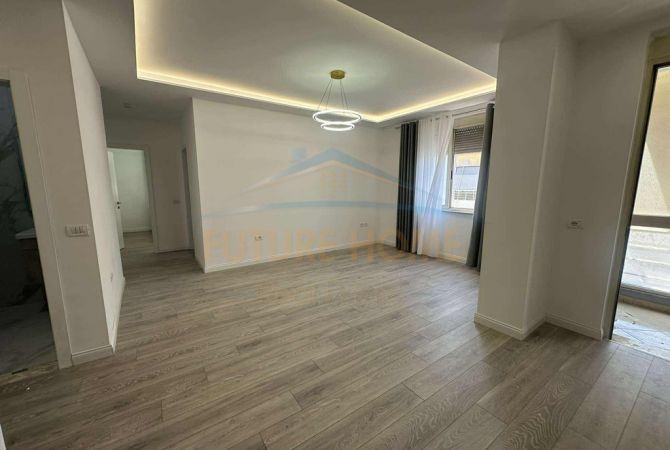 Shtepi ne shitje Apartament ne Tirane, 2+1, Mobilimi Bosh, pa mobiluar, Pagesa 135,001  Euro.