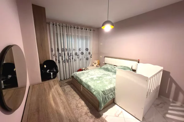 Shtepi ne shitje Apartament ne Tirane, 1+1, Mobilimi E mobiluar, Pagesa 115,000  Euro.