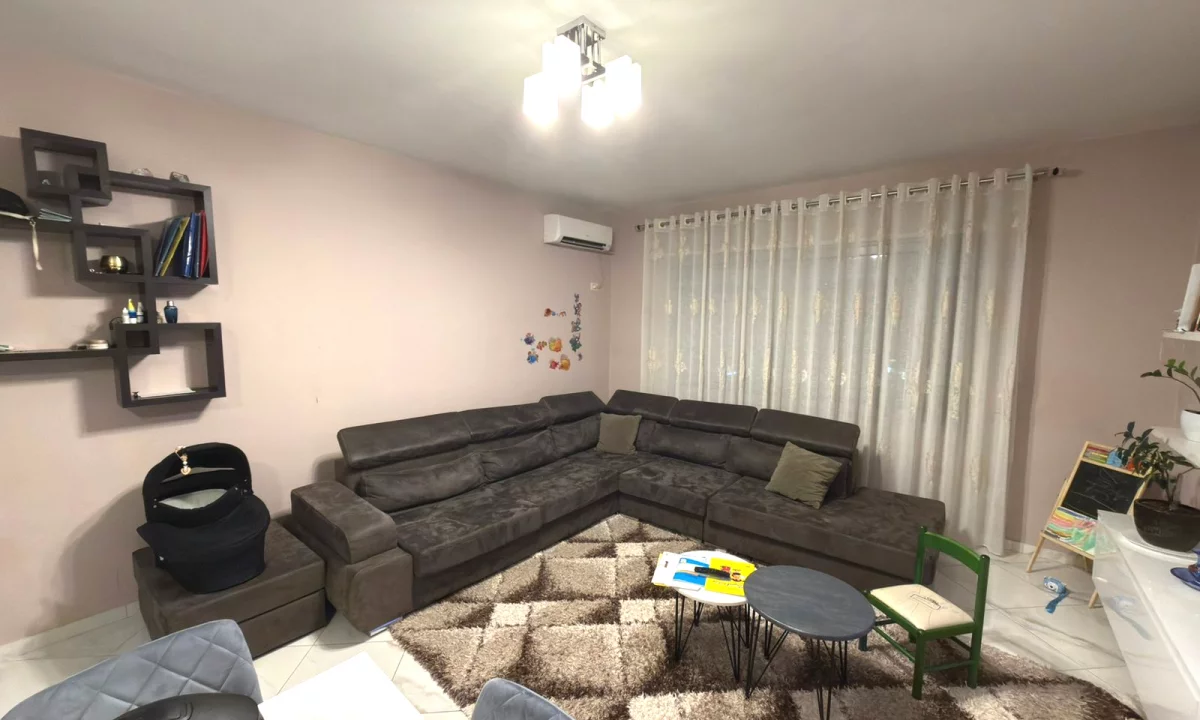 Shtepi ne shitje Apartament ne Tirane, 1+1, Mobilimi E mobiluar, Pagesa 115,000  Euro.