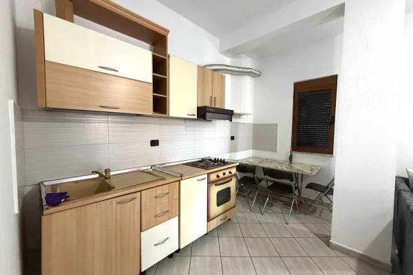 Shtepi me qera Apartament ne Tirane, 1+1, Mobilimi E mobiluar, Pagesa 55,000  Leke.