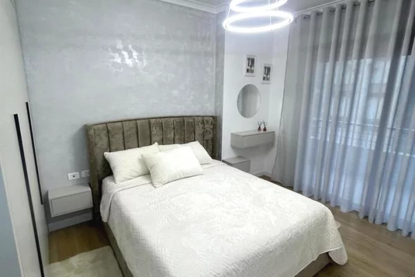 Shtepi ne shitje Apartament ne Tirane, 2+1, Mobilimi E mobiluar, Pagesa 173,000  Euro.