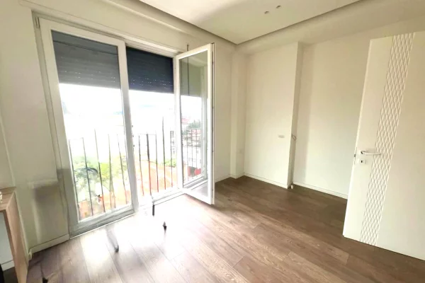 Shtepi ne shitje Apartament ne Tirane, 3+1, Mobilimi Bosh, pa mobiluar, Pagesa 300,000  Euro.
