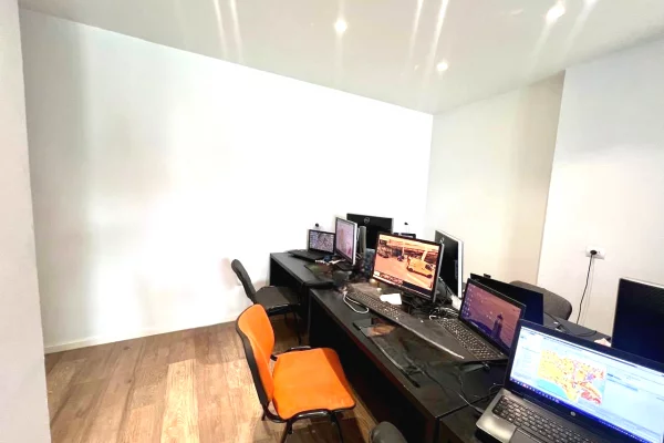 Shtepi ne shitje Apartament ne Tirane, 3+1, Mobilimi Bosh, pa mobiluar, Pagesa 300,000  Euro.