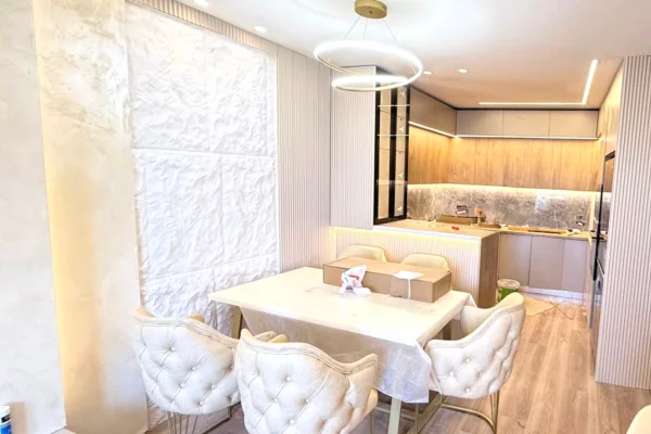 Shtepi ne shitje Apartament ne Tirane, 2+1, Mobilimi E mobiluar, Pagesa 25,300,000  Leke.