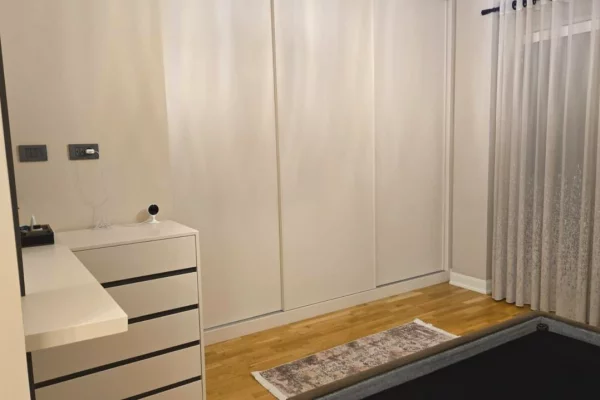 Shtepi me qera Apartament ne Tirane, 2+1, Mobilimi E mobiluar, Pagesa 2,000  Euro.