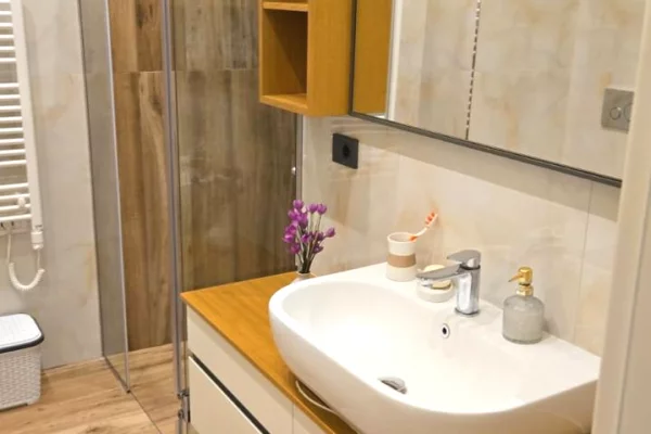 Shtepi me qera Apartament ne Tirane, 2+1, Mobilimi E mobiluar, Pagesa 2,000  Euro.