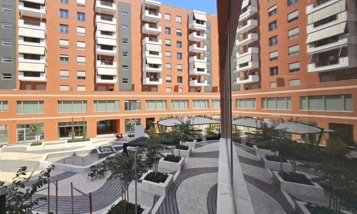 🏢 Jepet me Qira Dyqan Komercial – Kompleksi Delijorgji, Rruga e Kavajes