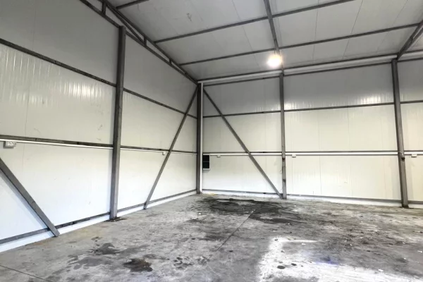 Business Property for Rent 4+1 in Tirana - 120,000 Leke