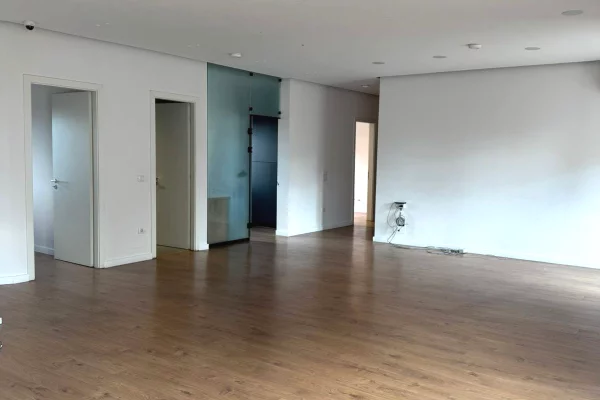 Business Property for Rent 3+1 in Tirana - 2,000 Euro