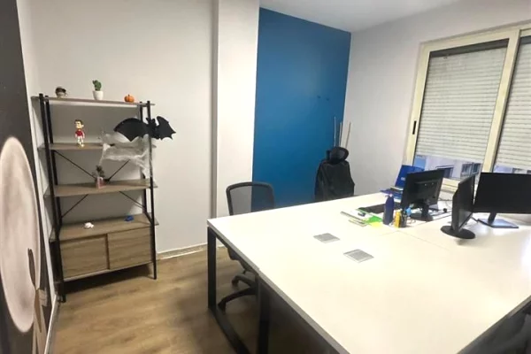 Business Property for Rent 3+1 in Tirana - 250,000 Leke