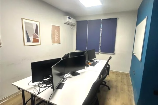 🏢 Zyre me Qira 4 Ambiente Pune – Bllok, Tirane