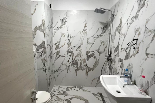 🏢 Ambiente per Zyra me Qira – Myslym Shyr 📍