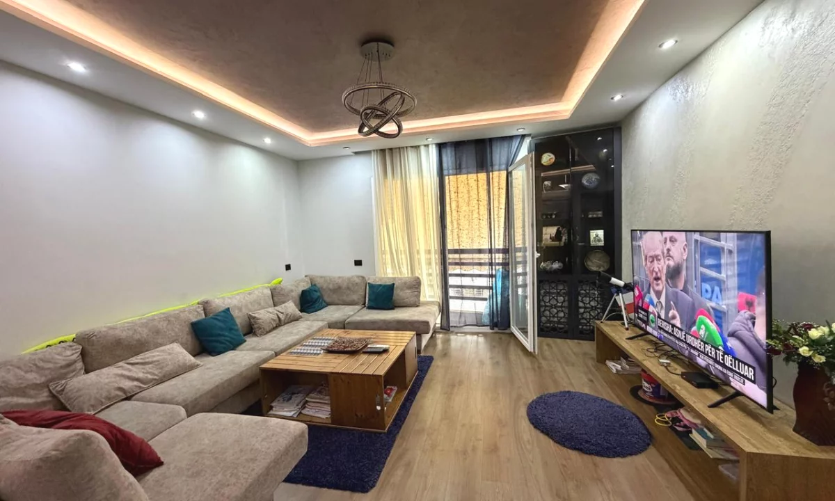 Appartamento in vendita a Tirana 2+1, Arredato