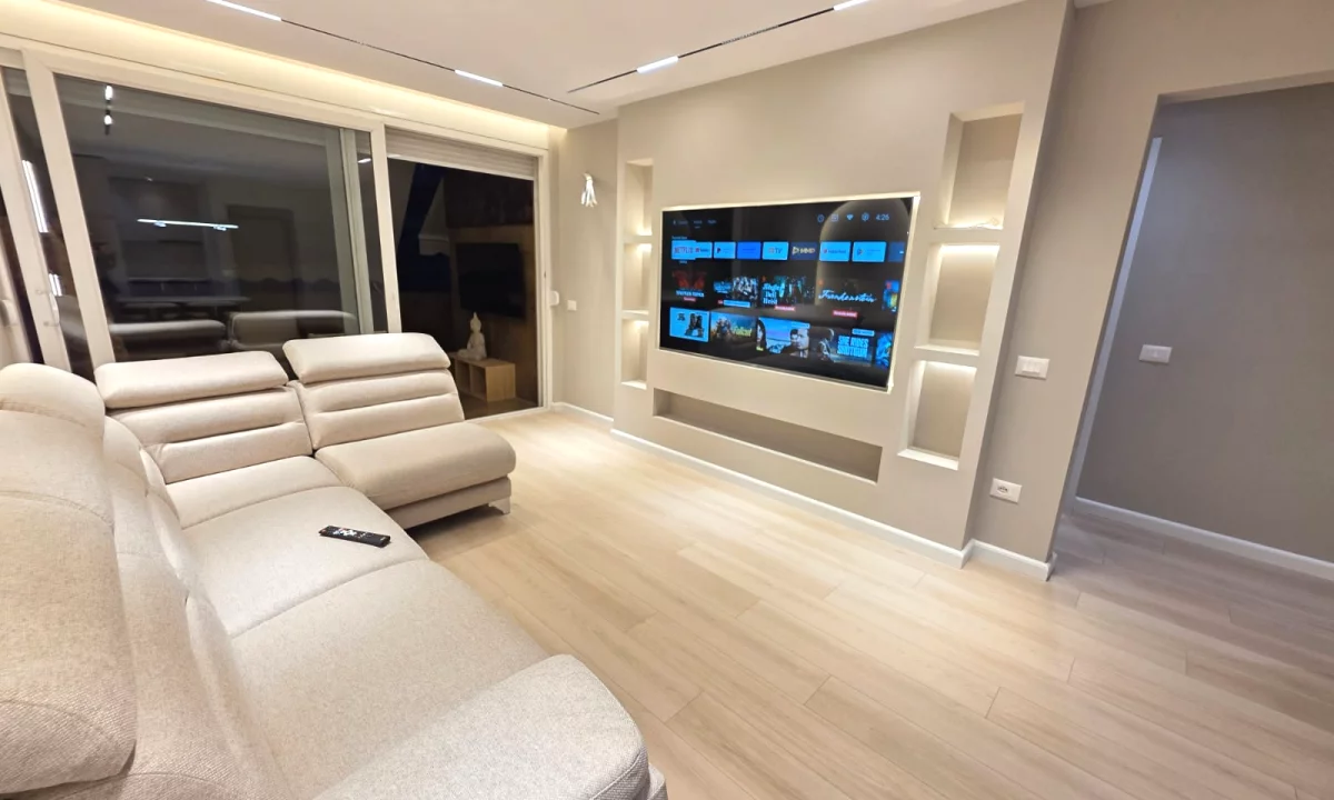 Appartamento in vendita a Tirana 2+1, Arredato