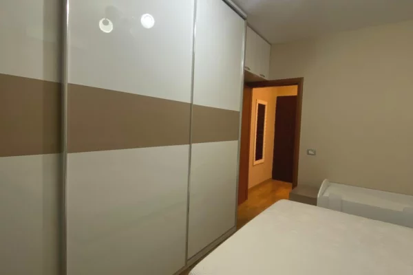 Shtepi me qera Apartament ne Tirane, 1+1, Mobilimi E mobiluar, Pagesa 52,000  Leke.