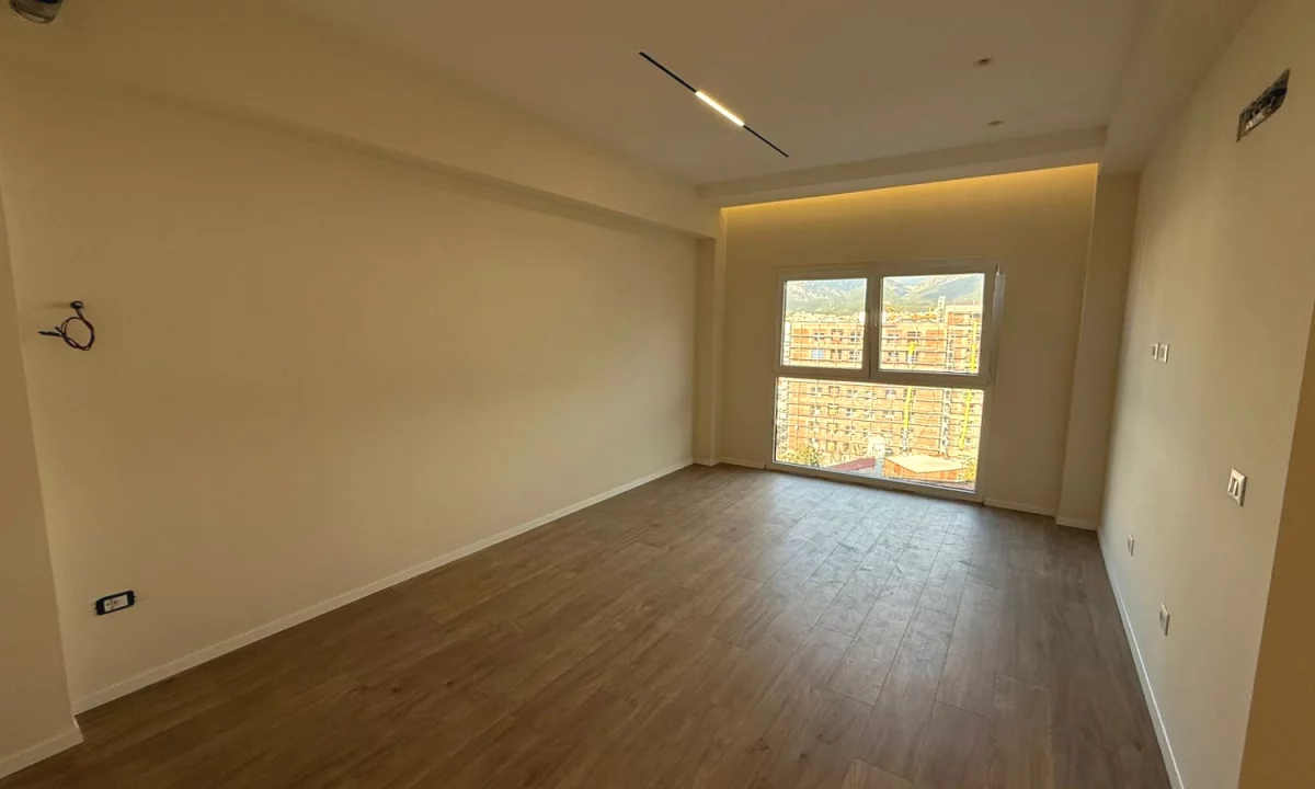 Appartamento in vendita a Tirana 1+1, Vuoto